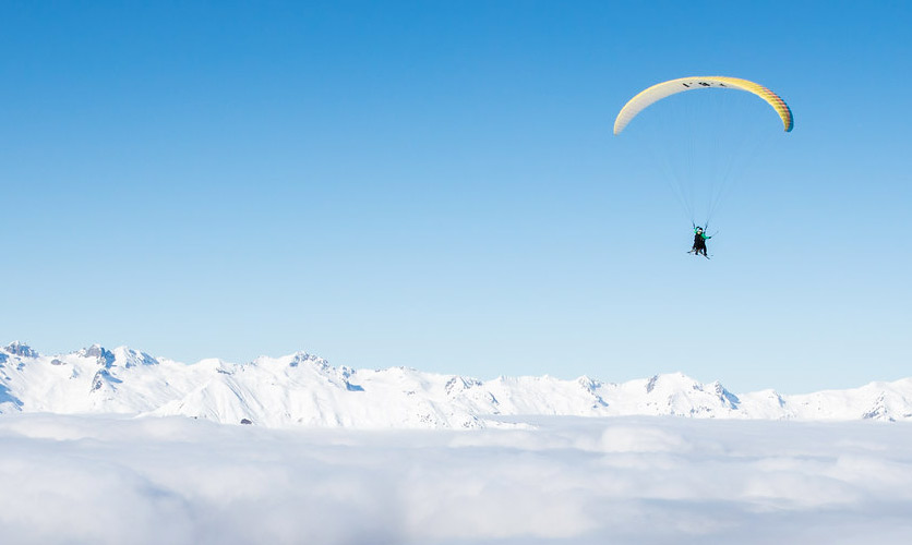 Paragliding in Meribel